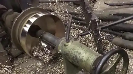 Singing bowl trued on a lathe